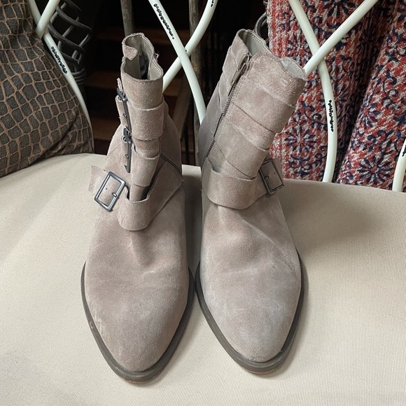 Sole Society Nelmaeye Suede Bootie Taupe Size 8.5 - Picture 4 of 10
